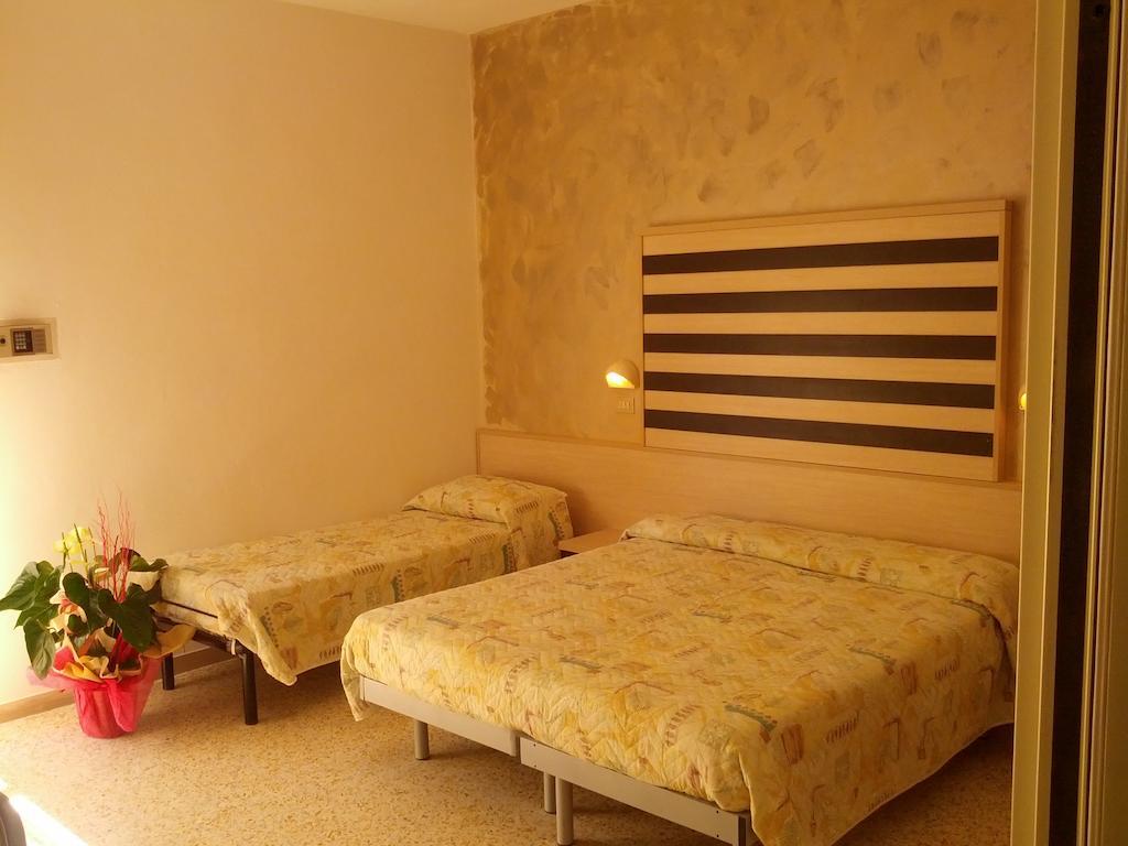 Hotel Abel Cesenatico Zimmer foto